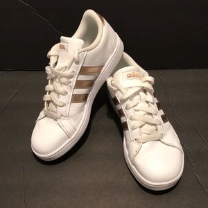 Adidas Baseline Rose Gold Stripes Big Kids 2  EUC